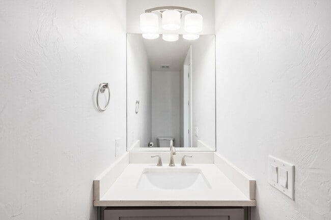 Building Photo - 3BD, 5BA LoHi Townhome with Rooftop Deck and 2-Car Garage