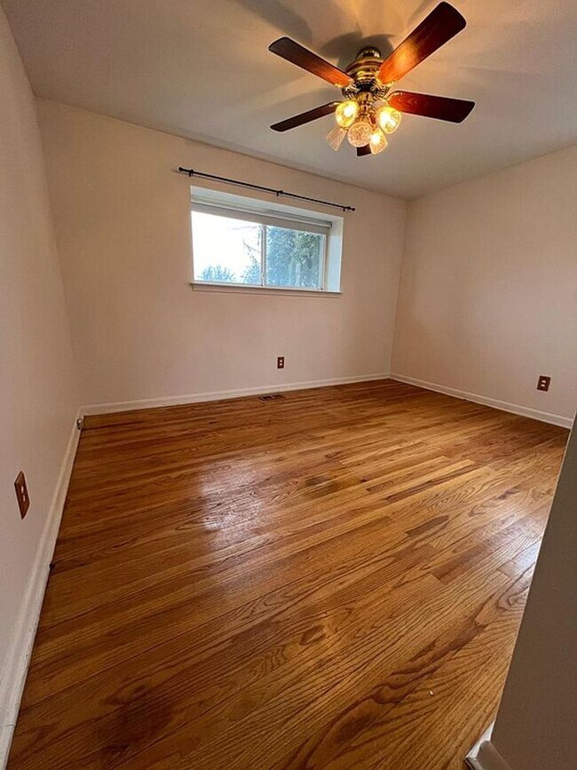 Building Photo - Move-In Ready 3 Bedroom, 1.5 Bathroom Home in Westland