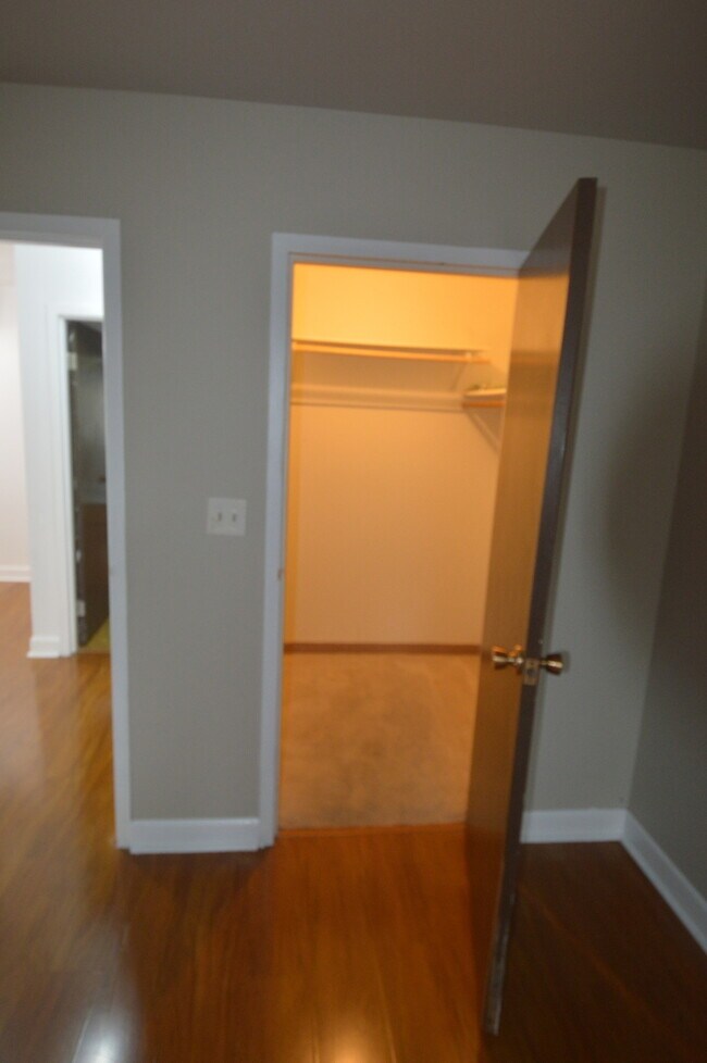 Building Photo - 845 Westmoreland Dr