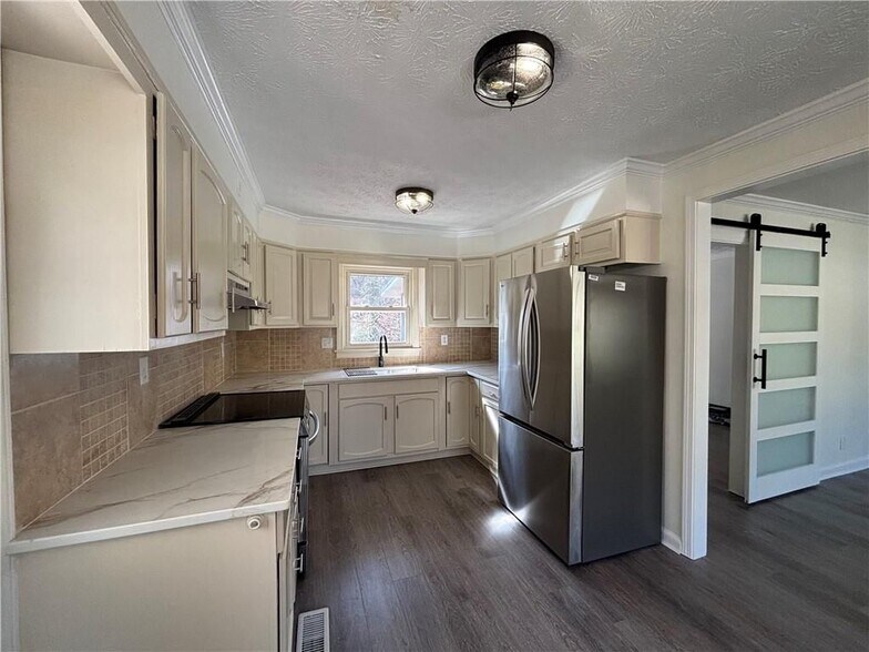 Building Photo - 3854 Davis St