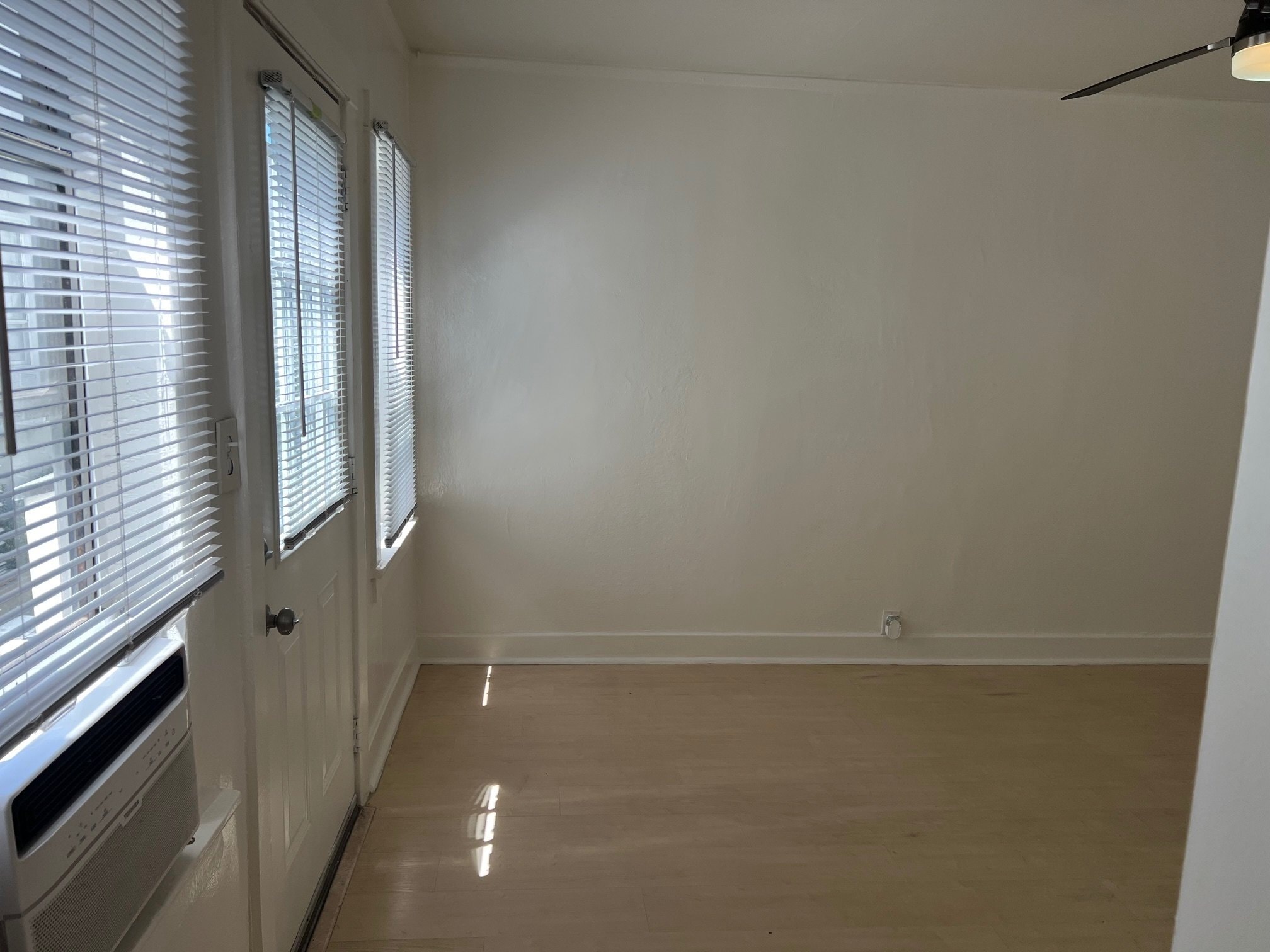 Building Photo - 1114 4/5 Tamarind Ave