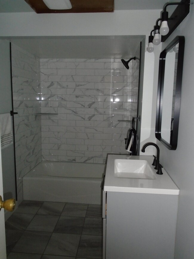 Building Photo - 2306 Garfield St