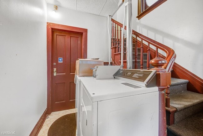 Building Photo - 3 br, 1 bath Triplex - 1104 N 5th St