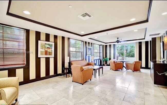 Building Photo - 520 SE 5 Ave