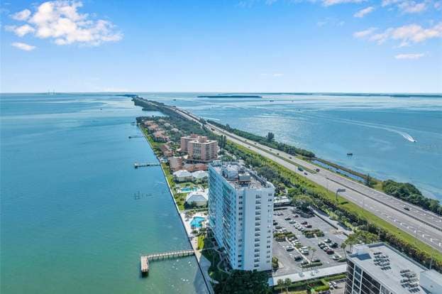 Building Photo - 7200 Sunshine Skyway Ln S