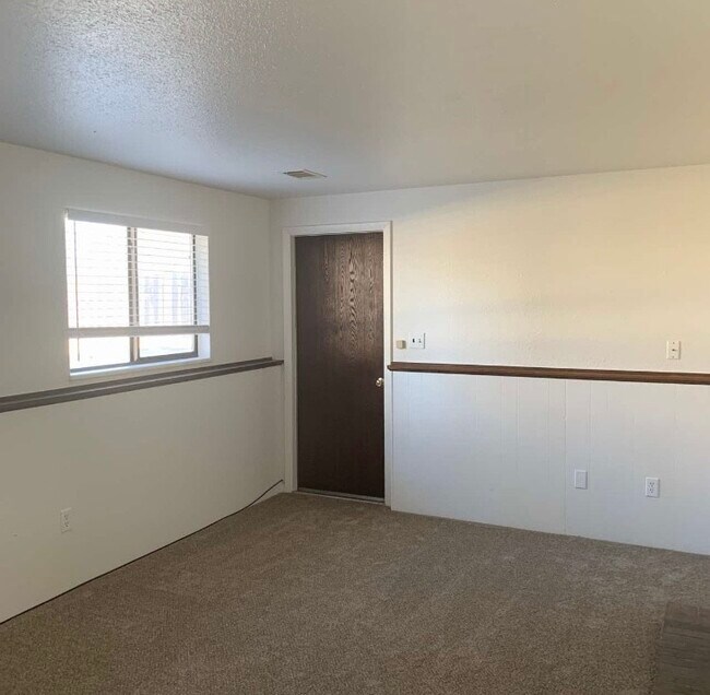 Building Photo - 818 Mansfield Dr