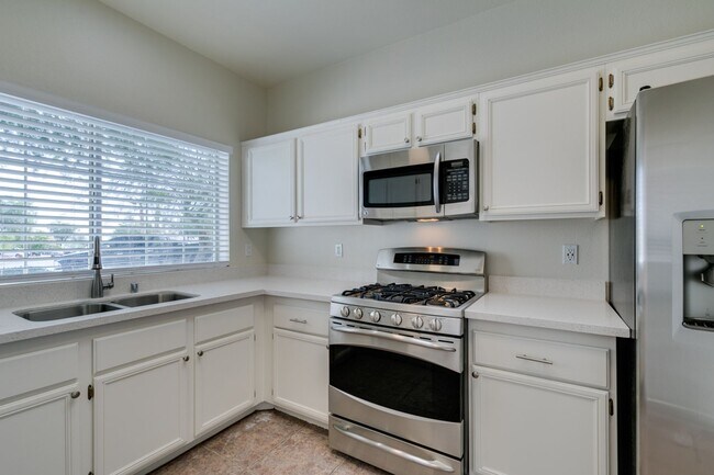 Building Photo - Charming 3-Bedroom Single-Story Home in Elkhorn!