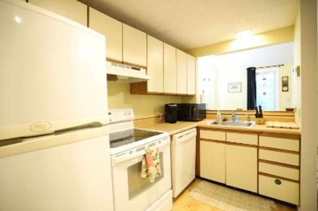 Building Photo - $1950/mo 2 Bed fully furnished condo in Thornton!