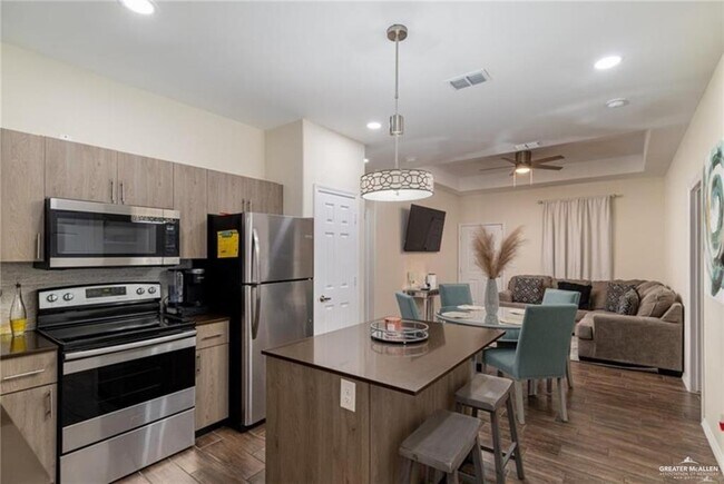 Building Photo - 10 N Hester St