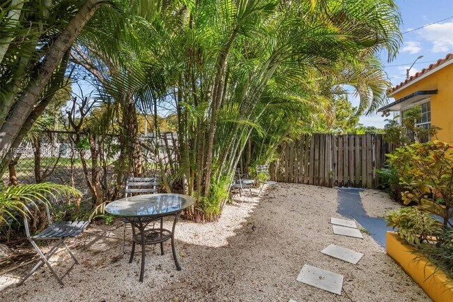 Building Photo - 4410 NE 2nd Ave