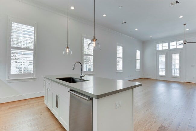 Building Photo - 8736 Oak Kolbe Ln