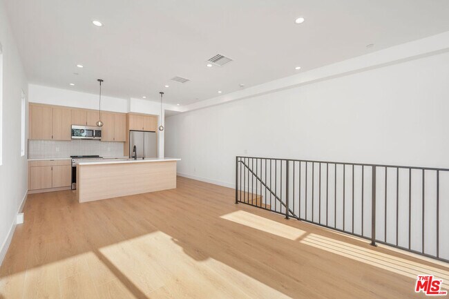 Building Photo - 5246 Auckland Ave