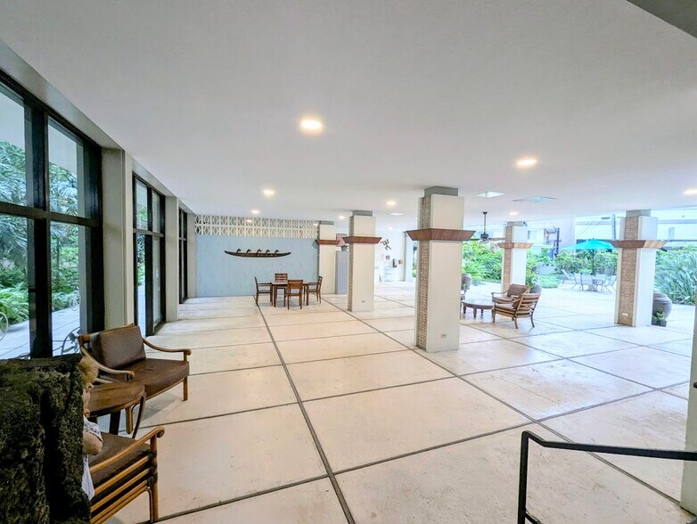 Building Photo - 425 Ena Rd