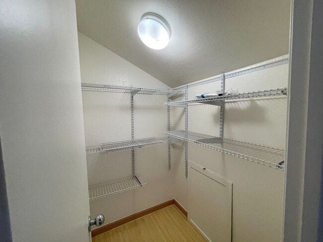 Building Photo - Crosspointe Centrally Located in Honolulu ...