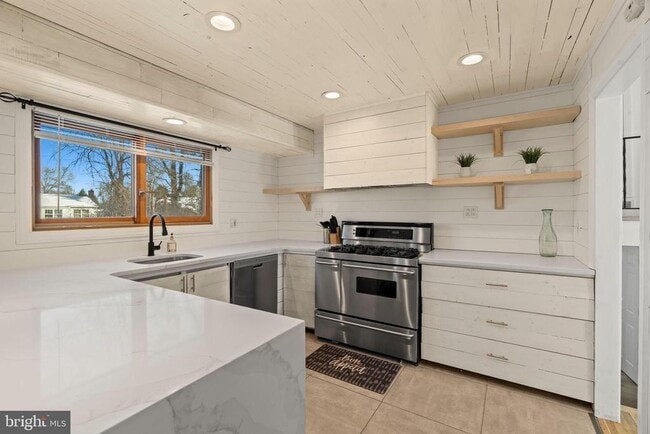 Building Photo - 209 Front St