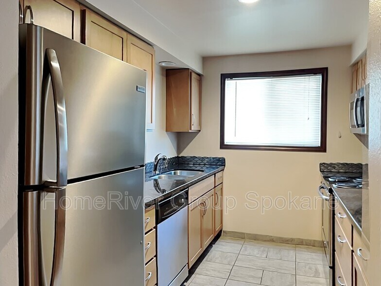 Primary Photo - 2112 W Riverside Ave