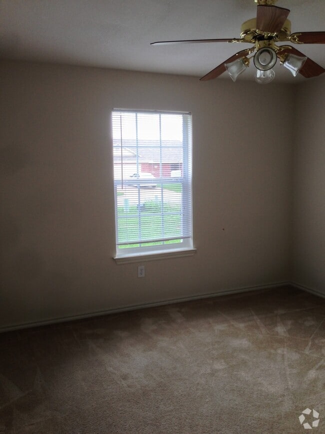 Building Photo - Duplex