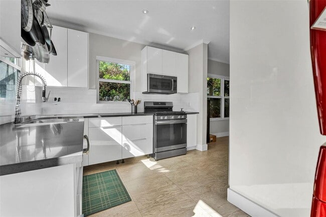 Building Photo - 54 NE 43rd St