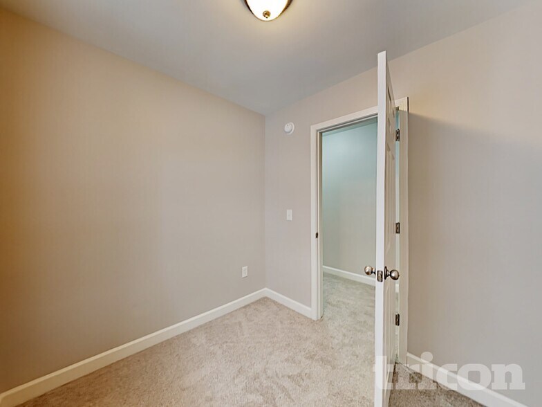 Building Photo - 8322 Knapp Ct