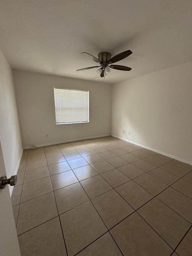Building Photo - 1217 Schumann Dr