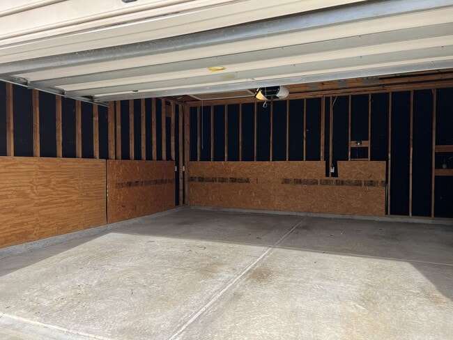 Building Photo - Beautiful 3BR/2.5BA Home in the Ballantyne Area; Great Schools!; Lawn Maintenance Covered