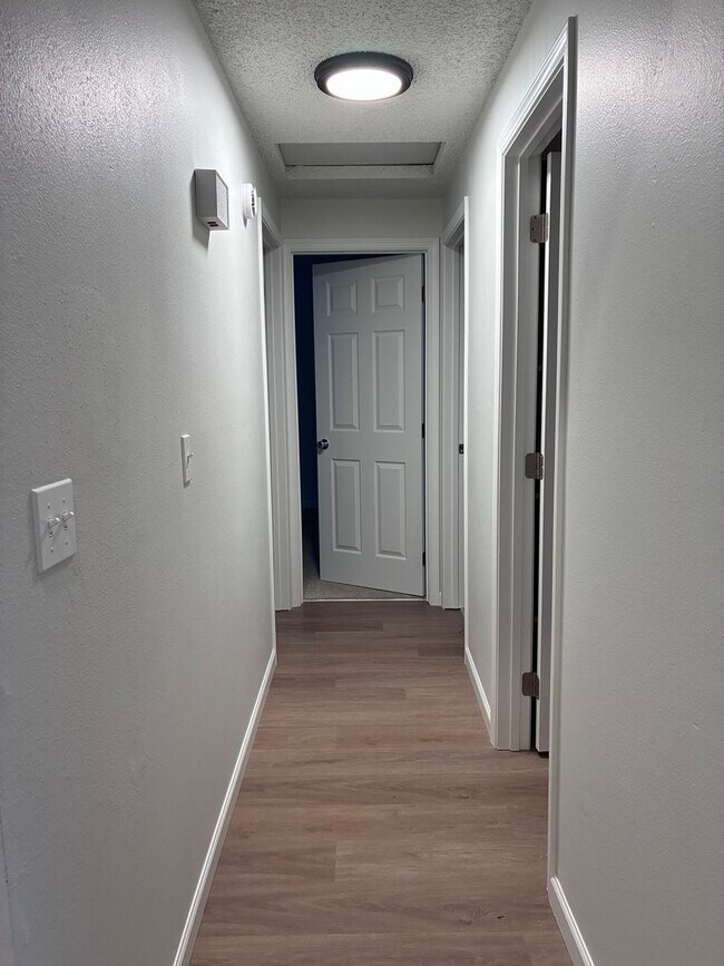 Building Photo - Your Newly Updated 3 Bed, 1 Bath Move-In Ready Home!