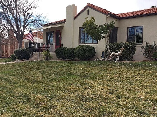 Building Photo - 304 Nevada Way