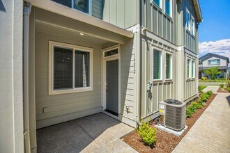 Building Photo - MODERN TIGARD TOWNHOME | ATTACHED 2-CAR GARAGE | FIREPLACE | PRIME LOCATION