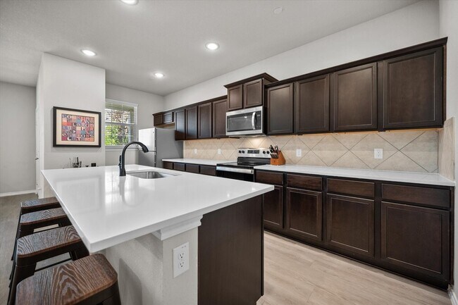 Building Photo - 3500 Brentwood Dr