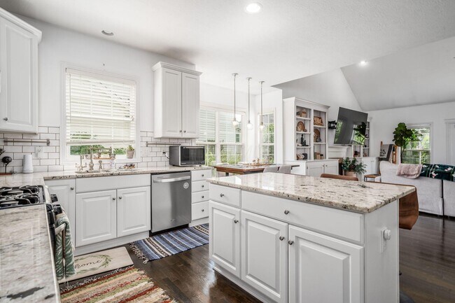 Building Photo - 7179 Fernridge Dr