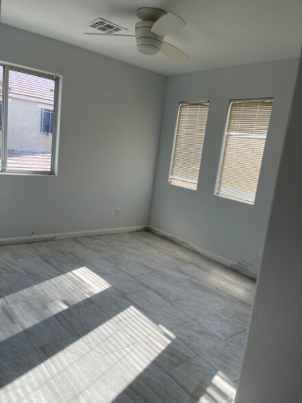 Building Photo - 10274 Missouri Meadows St