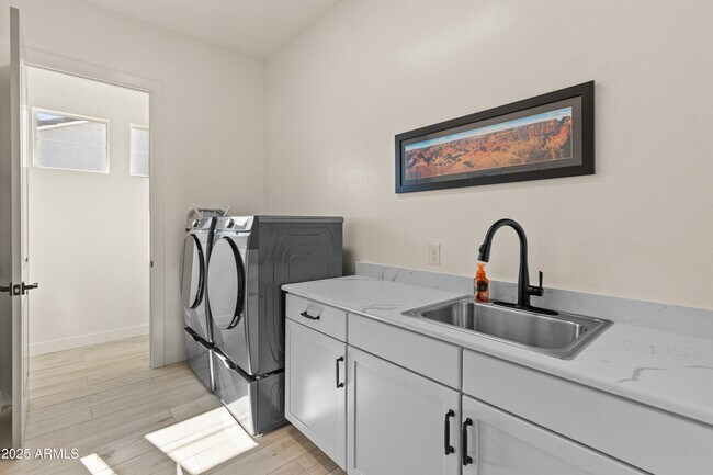 Building Photo - 4236 E Whisper Rock Trl