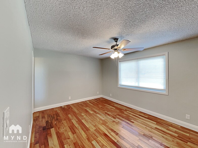 Building Photo - 7052 Acorn Ct