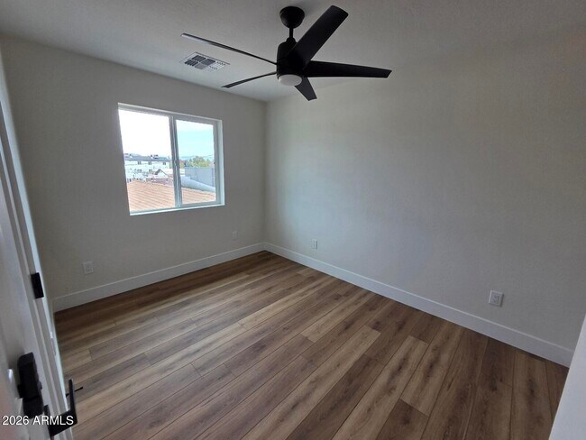 Building Photo - 824 N 11th Ave
