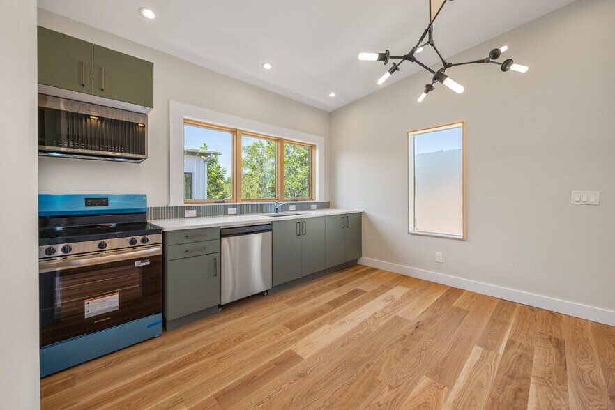 Building Photo - 626 Delaware St