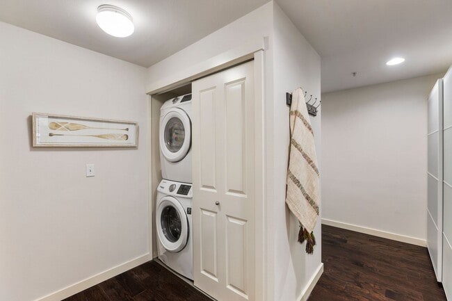Building Photo - 2 Bedroom Condo in Overlook at Juanita Bay