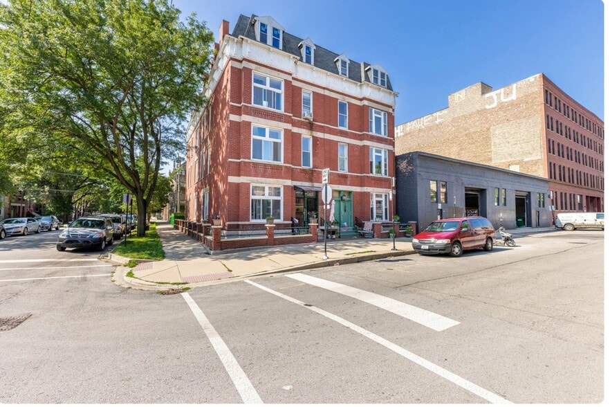 Building Photo - 901 W 19th St