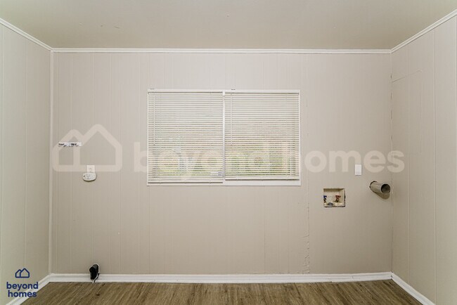 Building Photo - Discover this 3-bedroom, 1.5-bath home in Birmingham’s Spring Lake area!