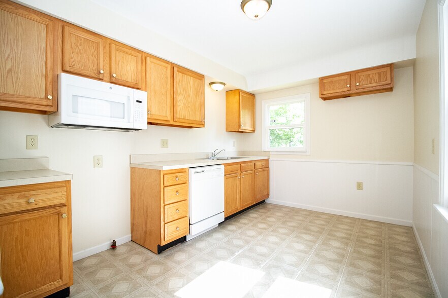 Building Photo - 1823 Marlow Rd