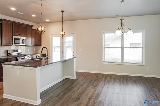 Building Photo - 213 Iron Cir