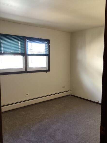 Building Photo - 9839 Ridgeland Ave