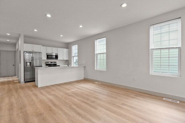 Building Photo - 39-41 August St.