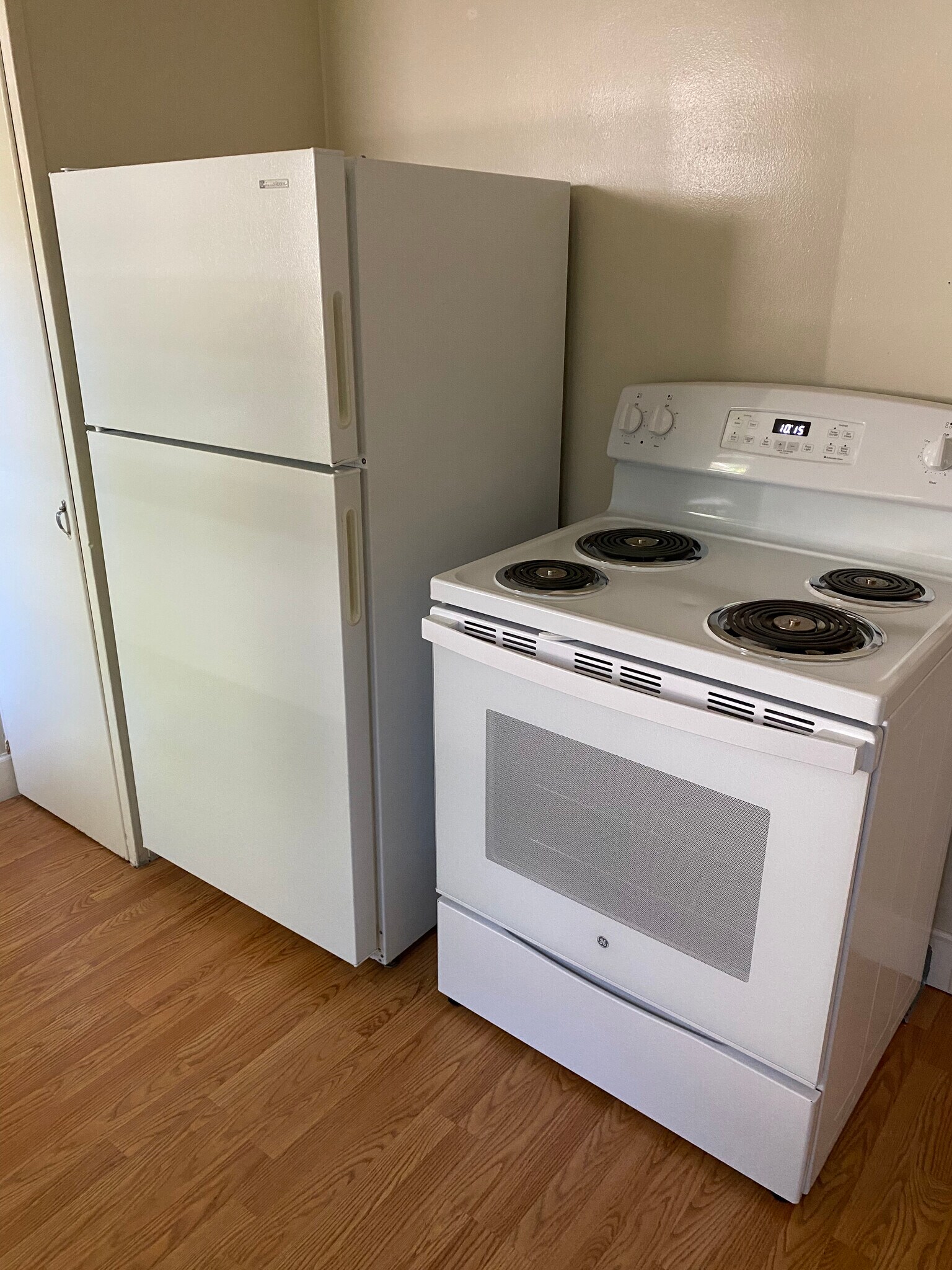 Kitchen unit B - 4388 Second St