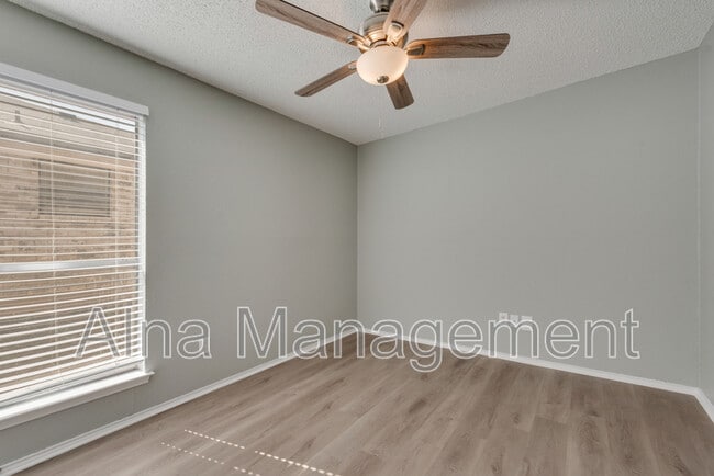 Building Photo - 6541 Ridglea Dr