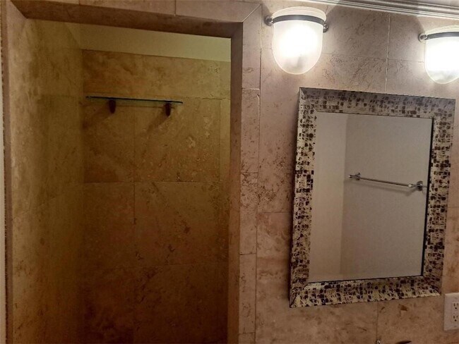 Building Photo - 2431 Coosawattee Dr NE