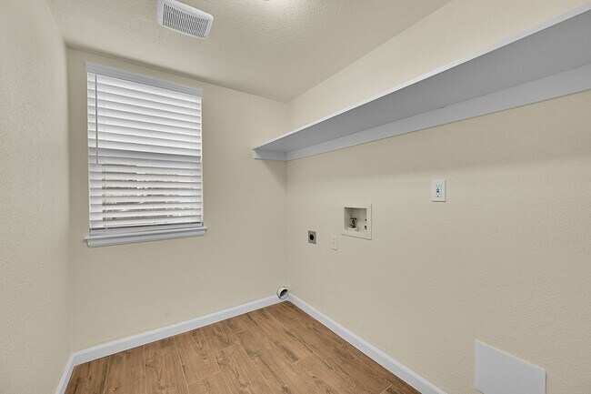 Building Photo - Northeast Colorado Springs House in Sierra...