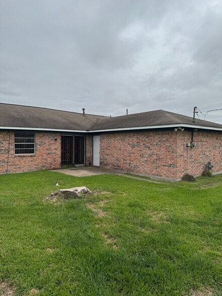 Building Photo - 3503 Prudence Dr