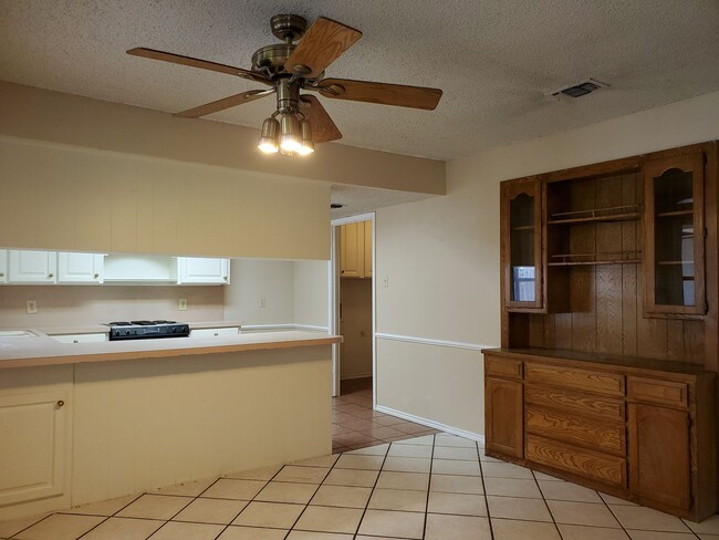 Building Photo - 4200 Pyracantha Dr