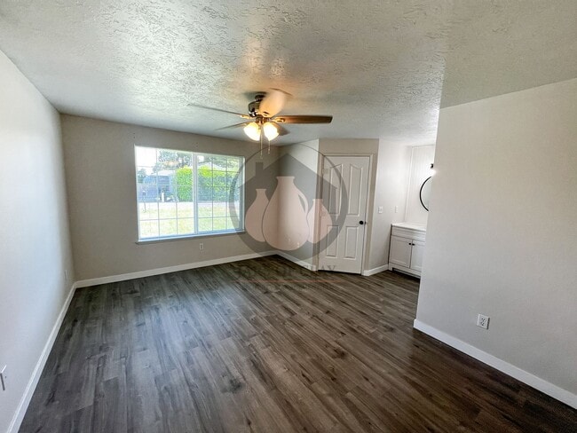 Building Photo - Updated Single Level Home
