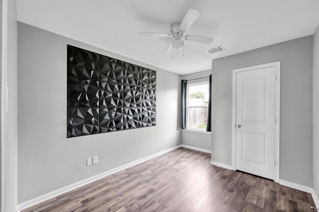 Building Photo - 16618 E Hammon
